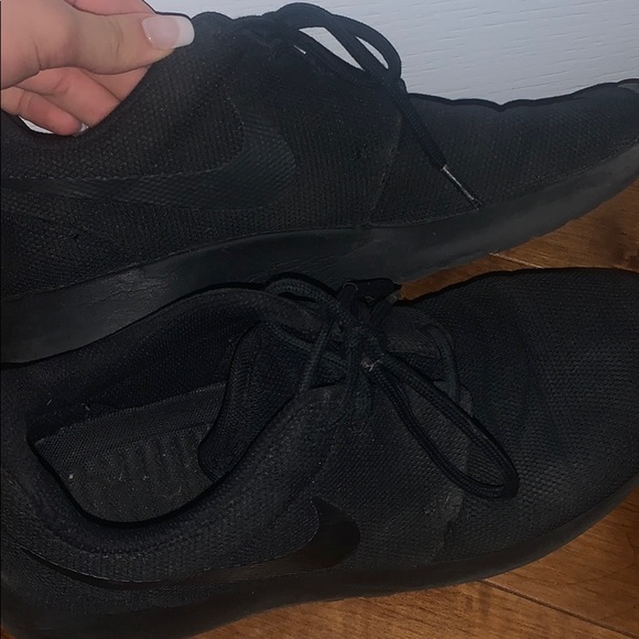 Womans black nike roches - Picture 2 of 5